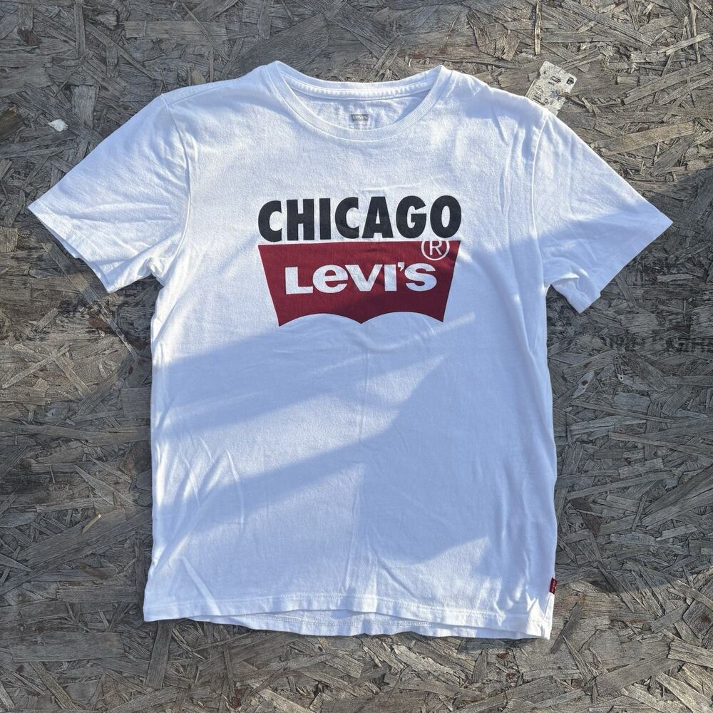 Levi’s Chicago T-Shirt Size XS Short Sleeve White Crewneck Vacation Tourist